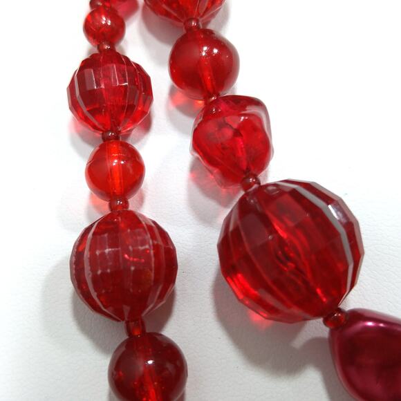 Vintage 1940s Red Lucite Beaded Necklace, Large Beaded Clasp - Picture 5 of 10